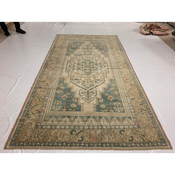 Bungalow Rose Dakhia Handmade Flatweave Wool Light Green And Ivory Rug